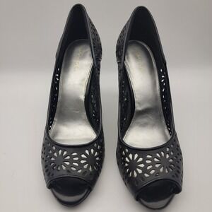 Maripe Black Leather Darcey Round Closed Toe Pumps Sz 10 Flower‎ cutout design
